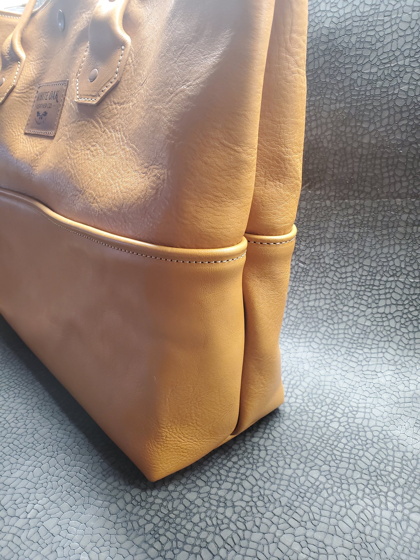 TRAFALGAR Tote (English Tan) ***OUT OF STOCK